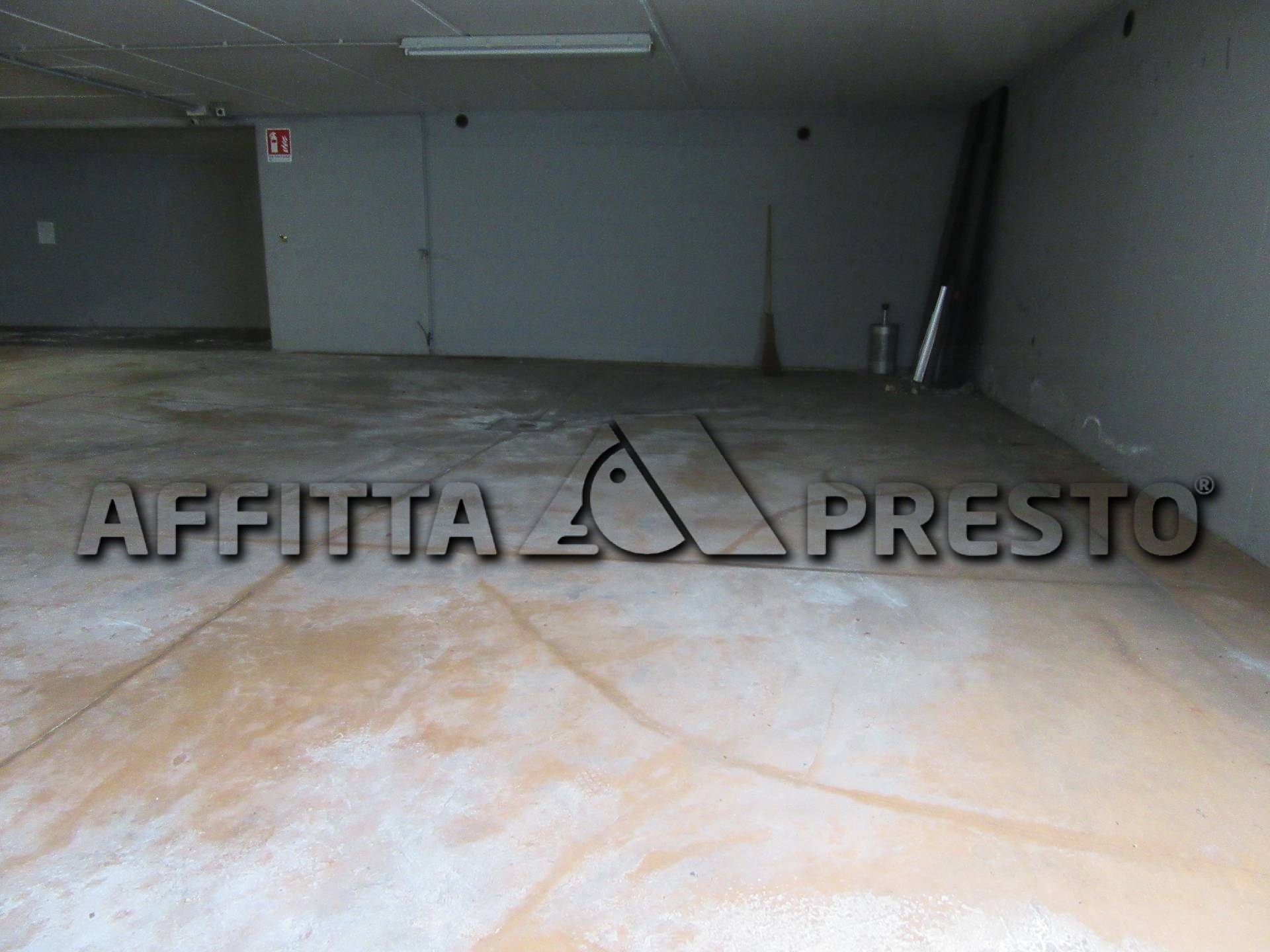 Magazzino in affitto a Forl, Zona Stazione