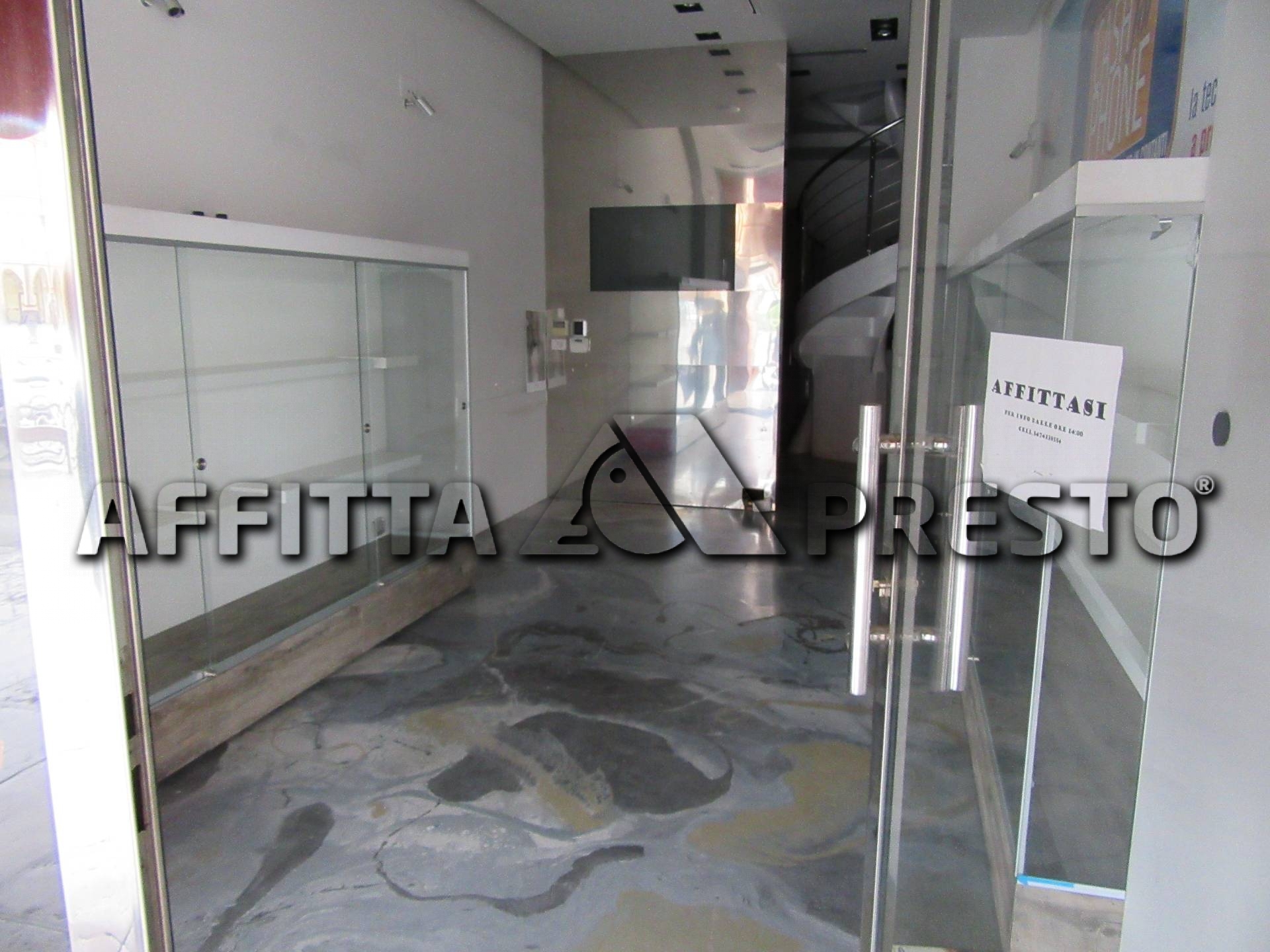 Negozio in affitto a Forl