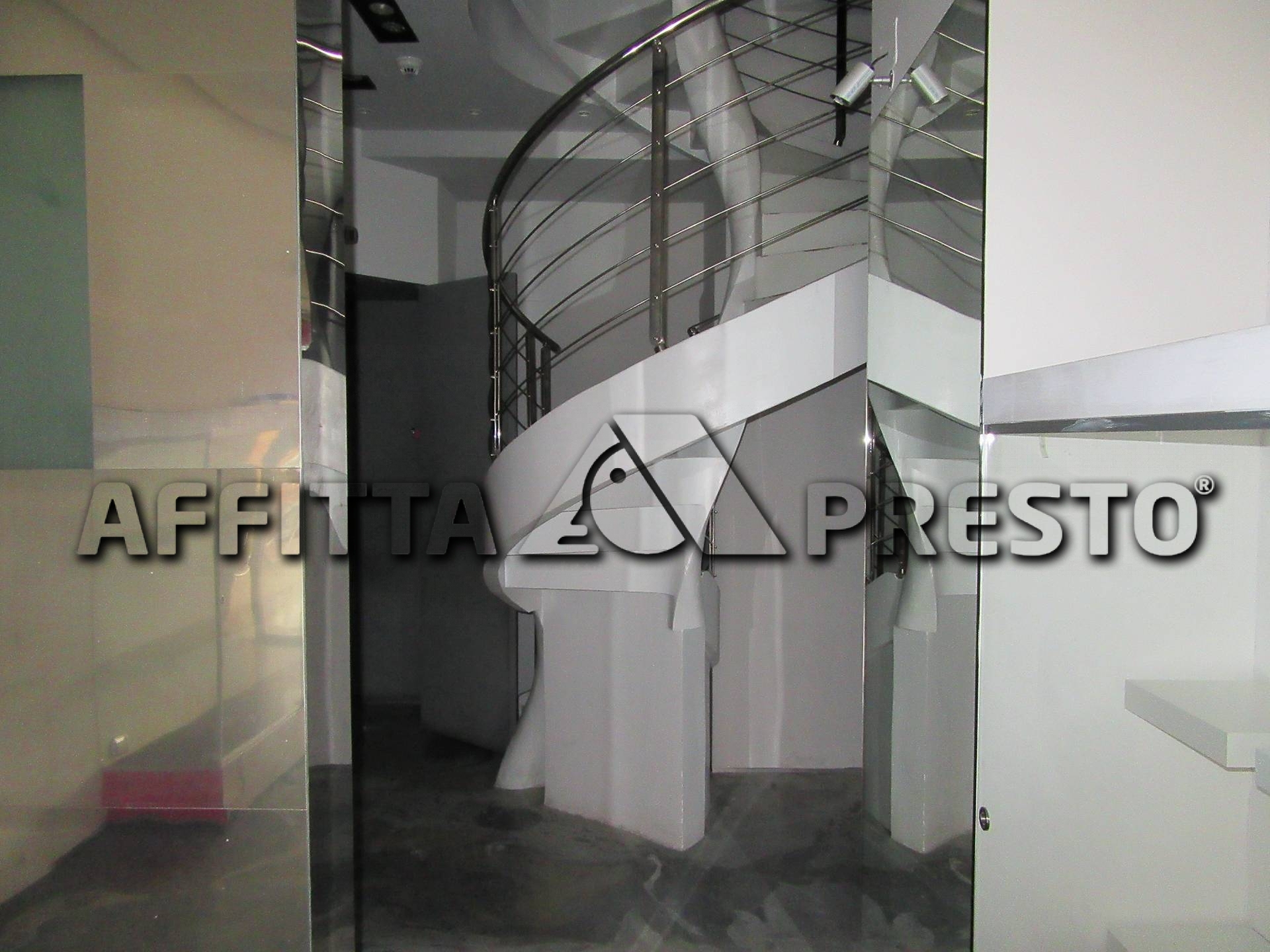 Negozio in affitto a Forl