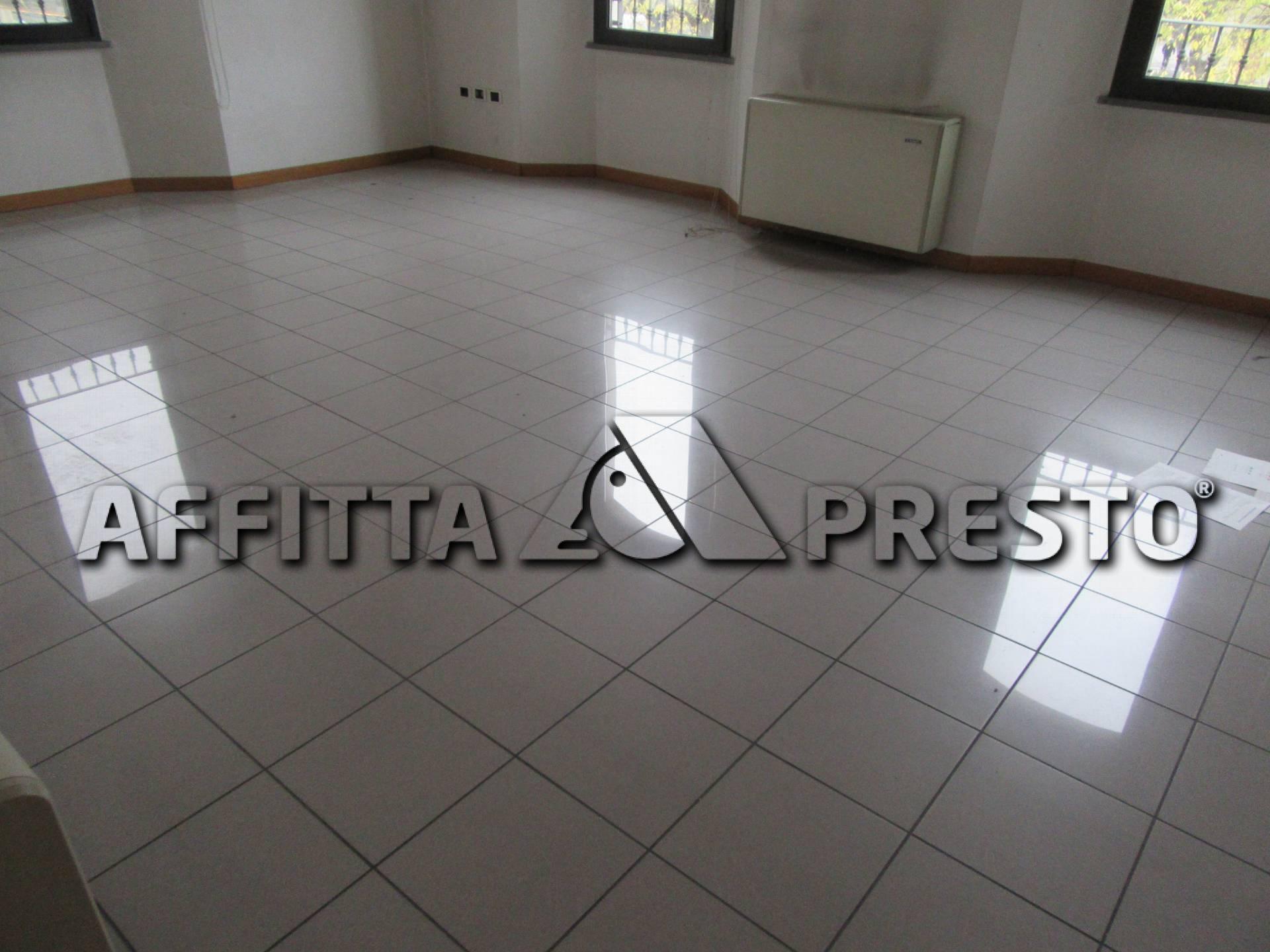 Ufficio in affitto a Forl