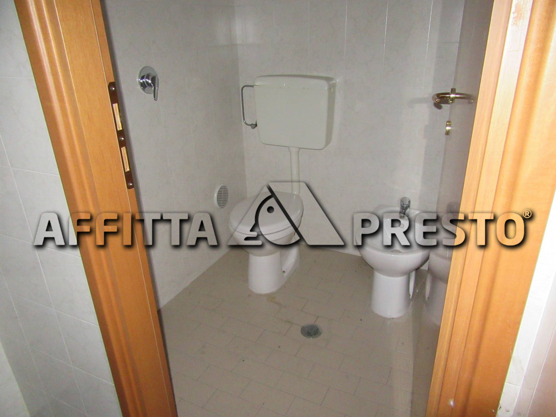 Fondo Artigianale in affitto a Forl