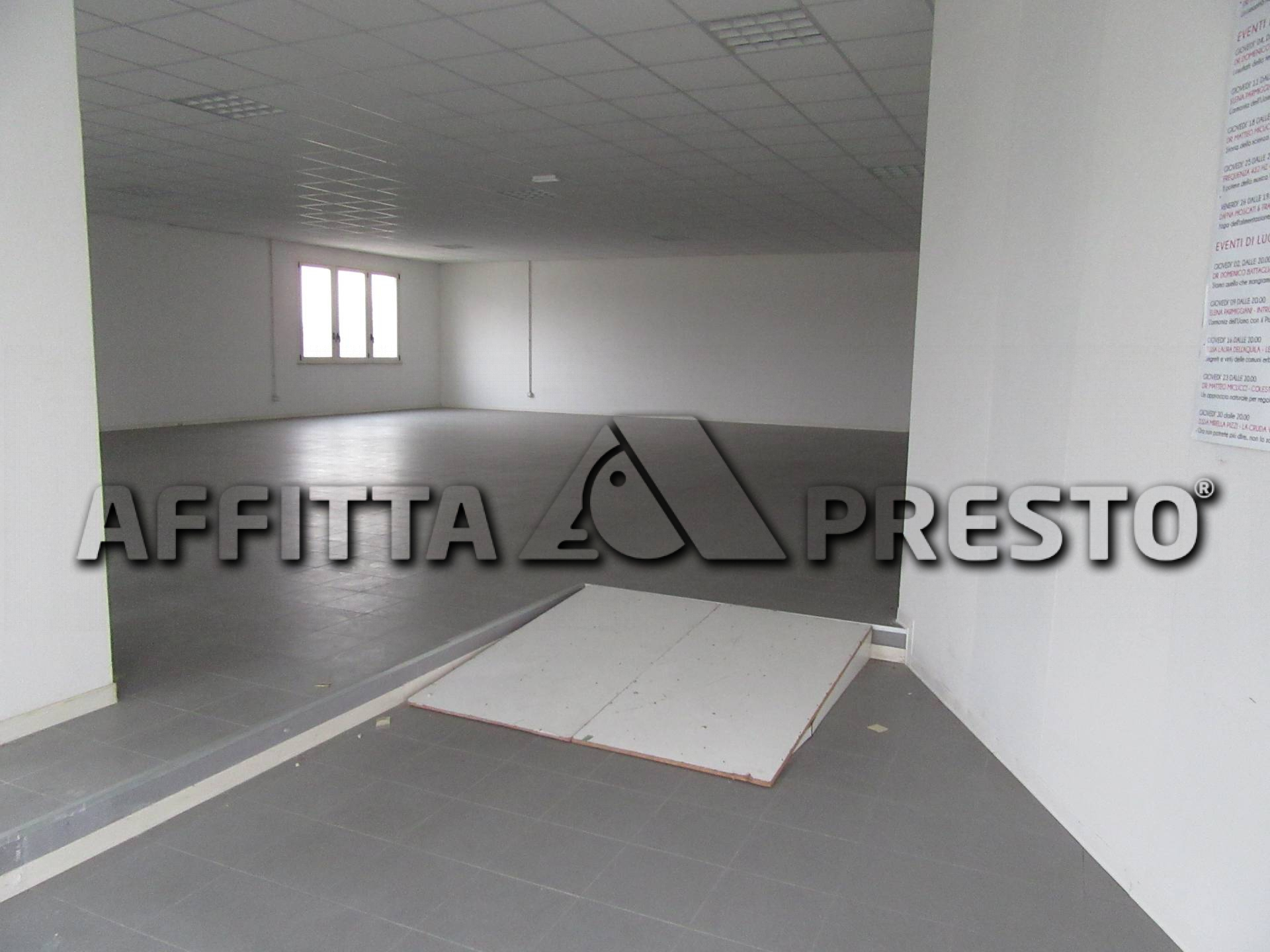 Fondo Artigianale in affitto a Forl