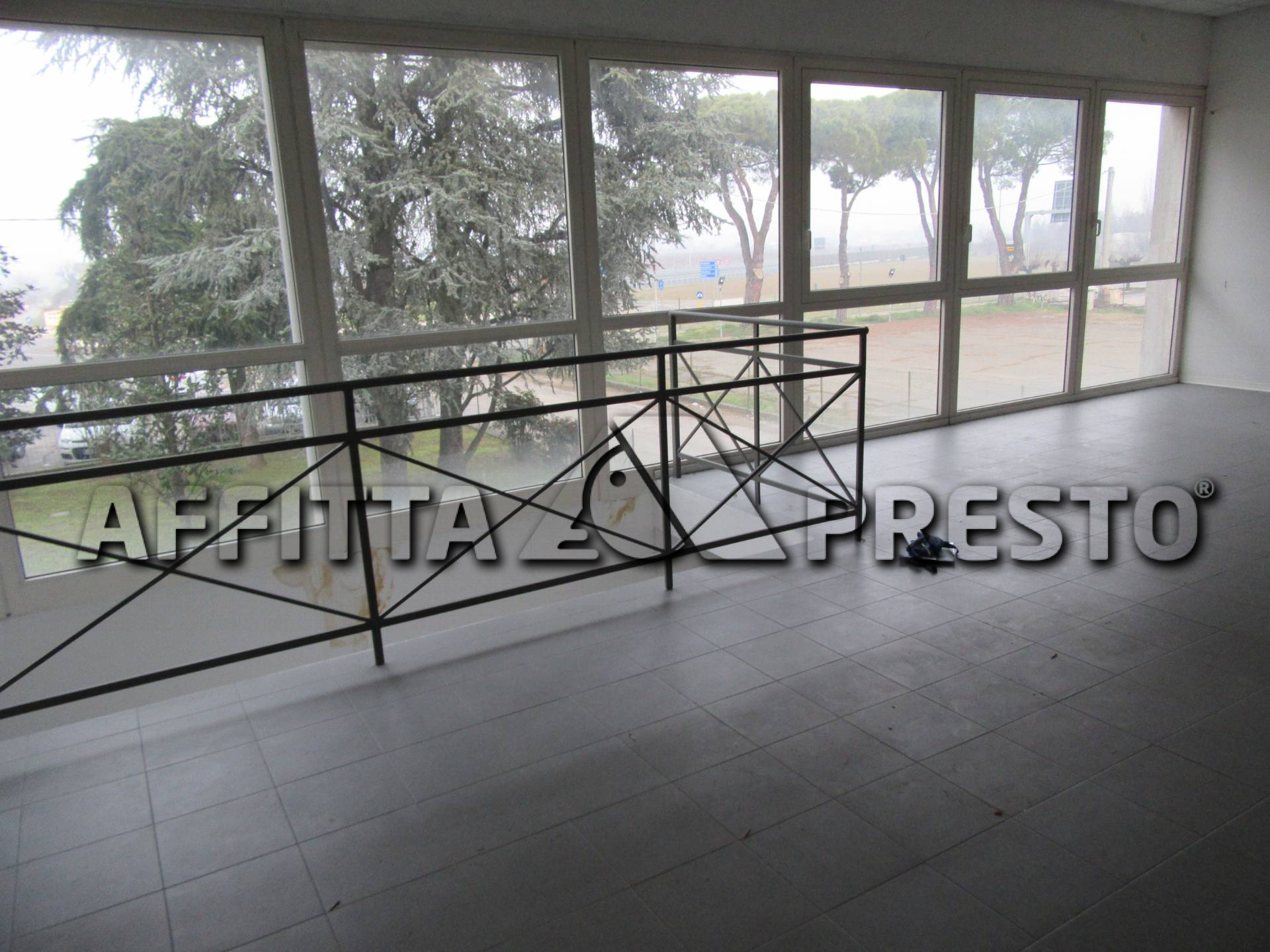 Fondo Artigianale in affitto a Forl