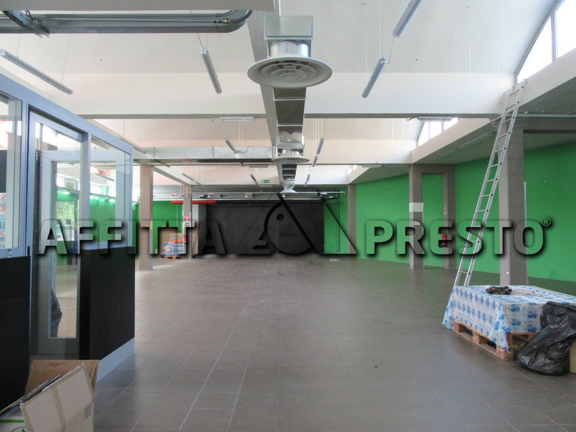 Fondo Commerciale in affitto a Forl, Centro