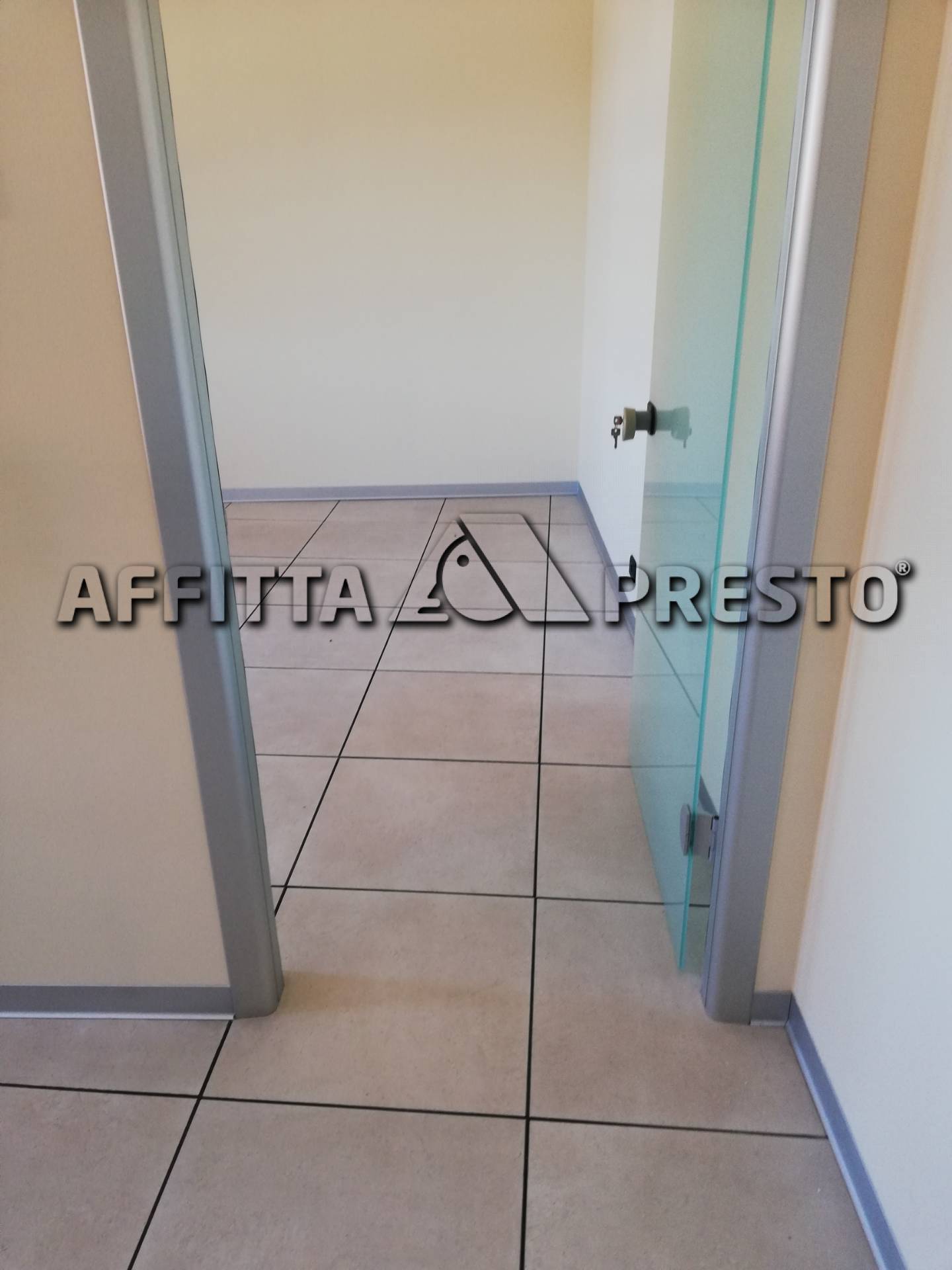 Fondo Commerciale in affitto a Forl