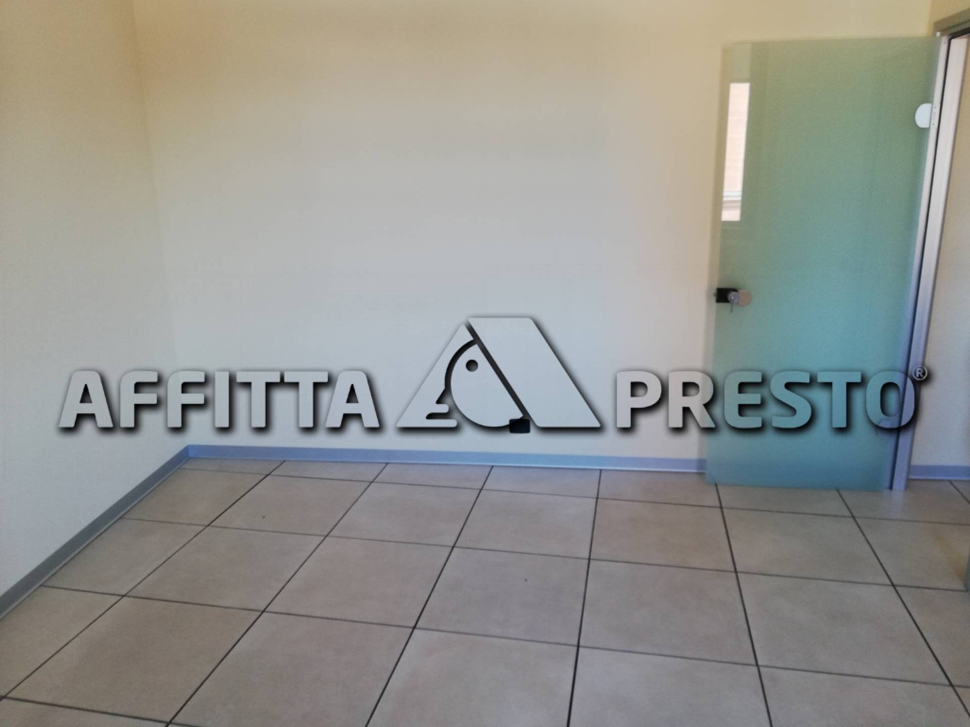 Fondo Commerciale in affitto a Forl