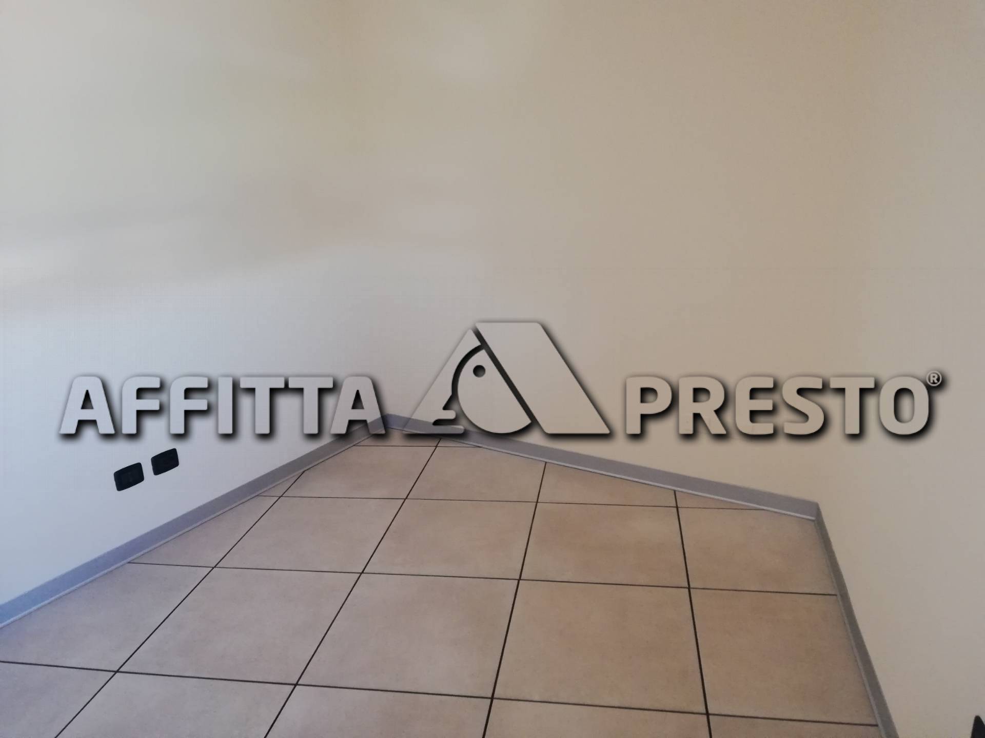 Fondo Commerciale in affitto a Forl