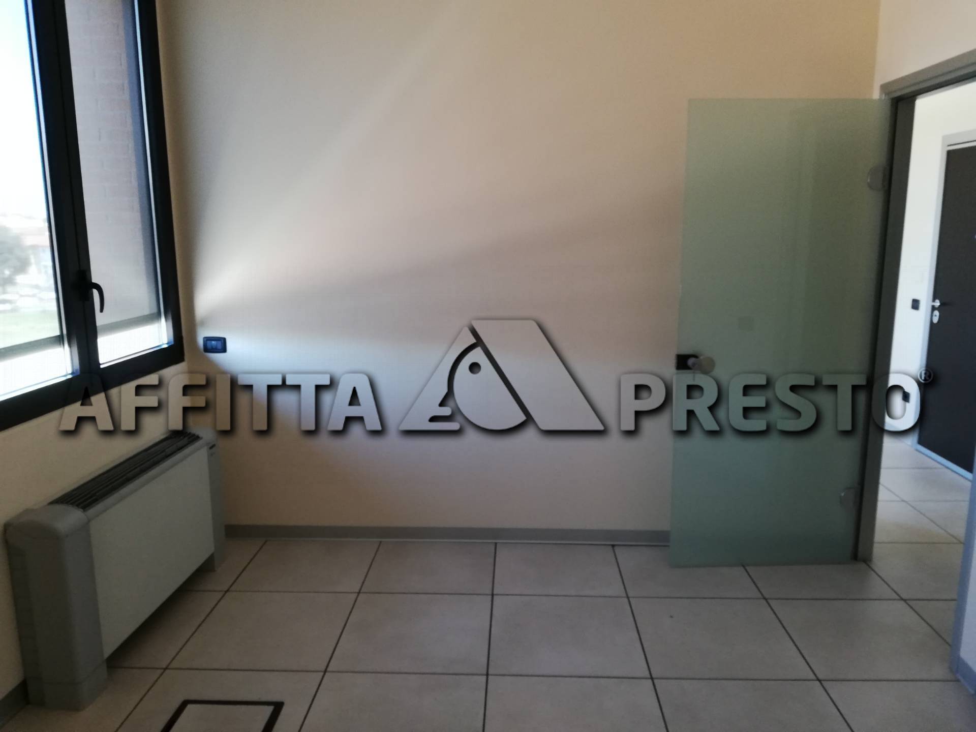 Fondo Commerciale in affitto a Forl