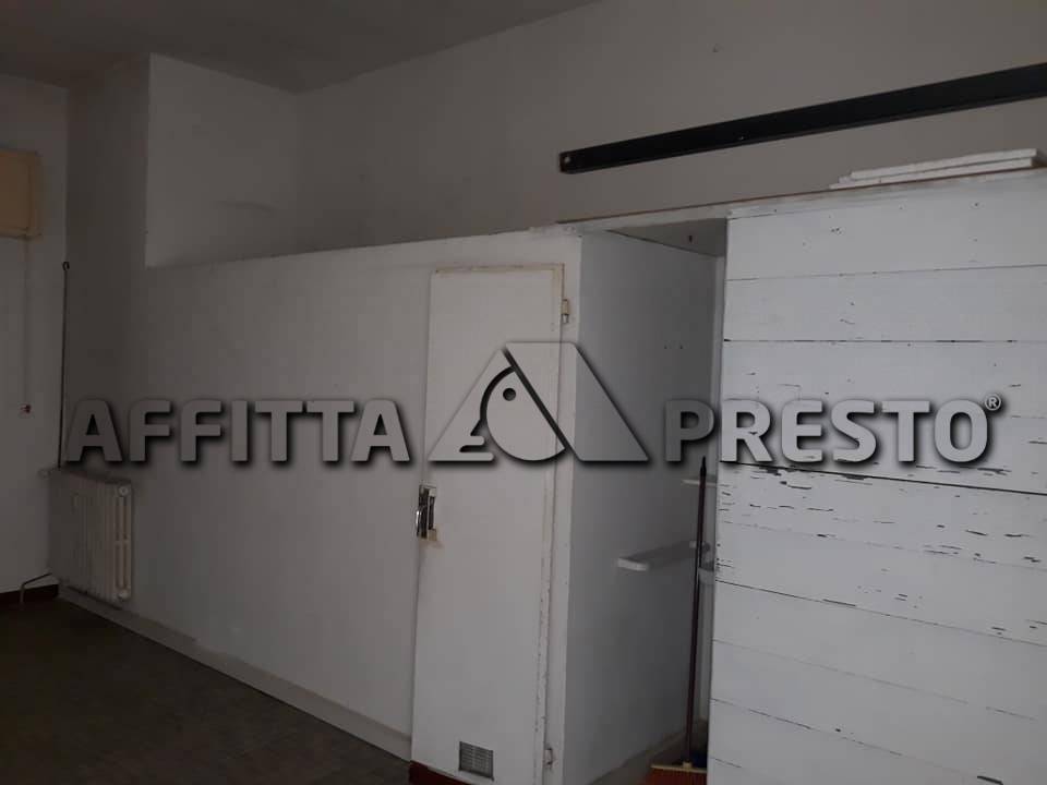 Fondo Commerciale in affitto a Forl