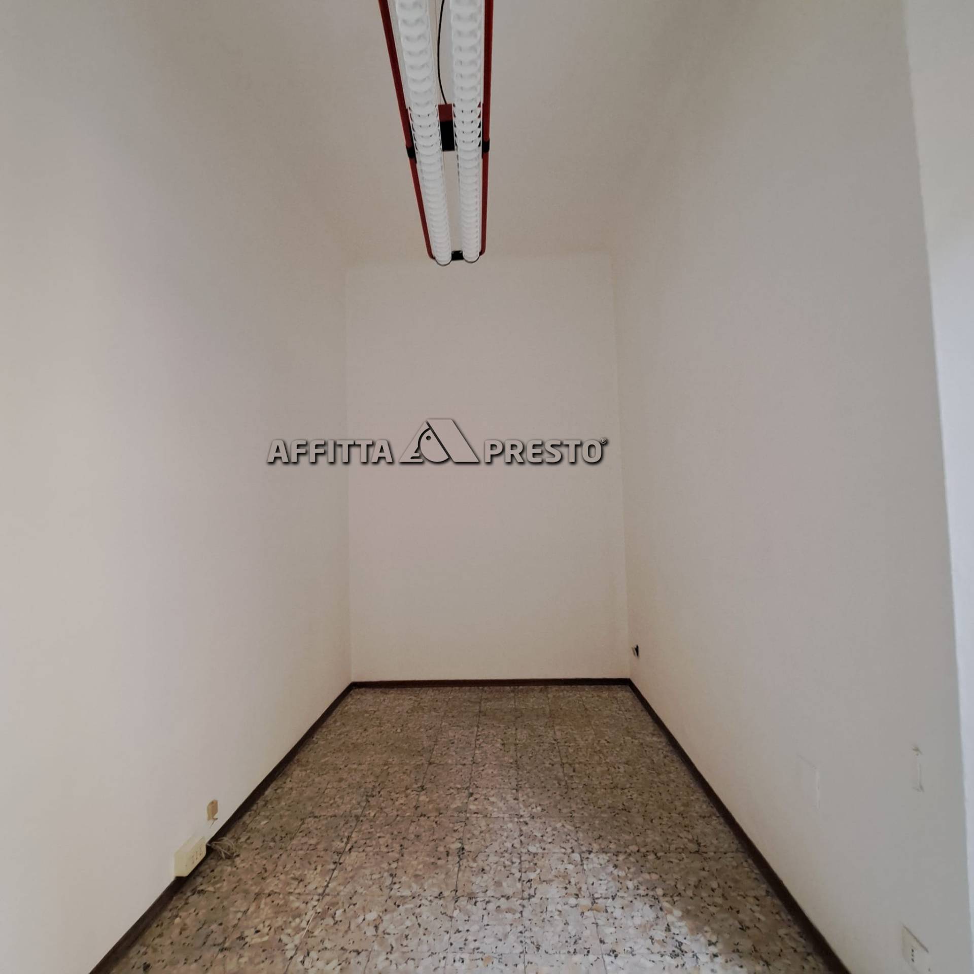 Ufficio in affitto a Forl, Centro