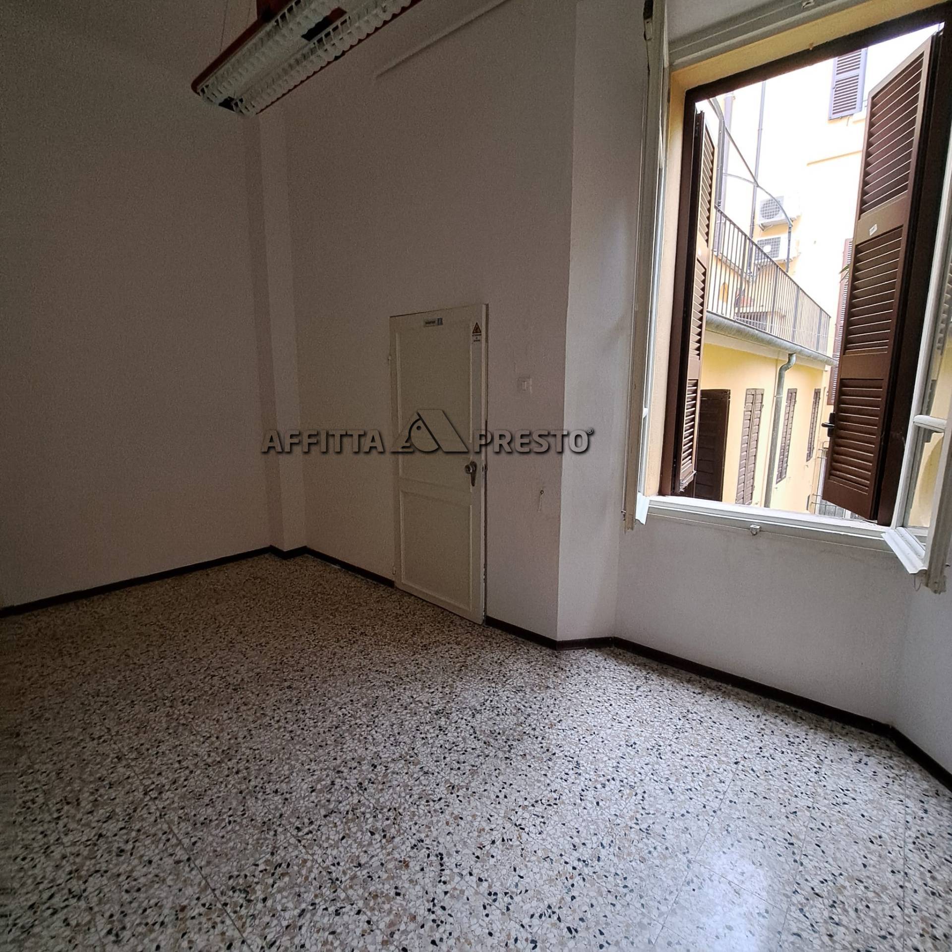 Ufficio in affitto a Forl, Centro