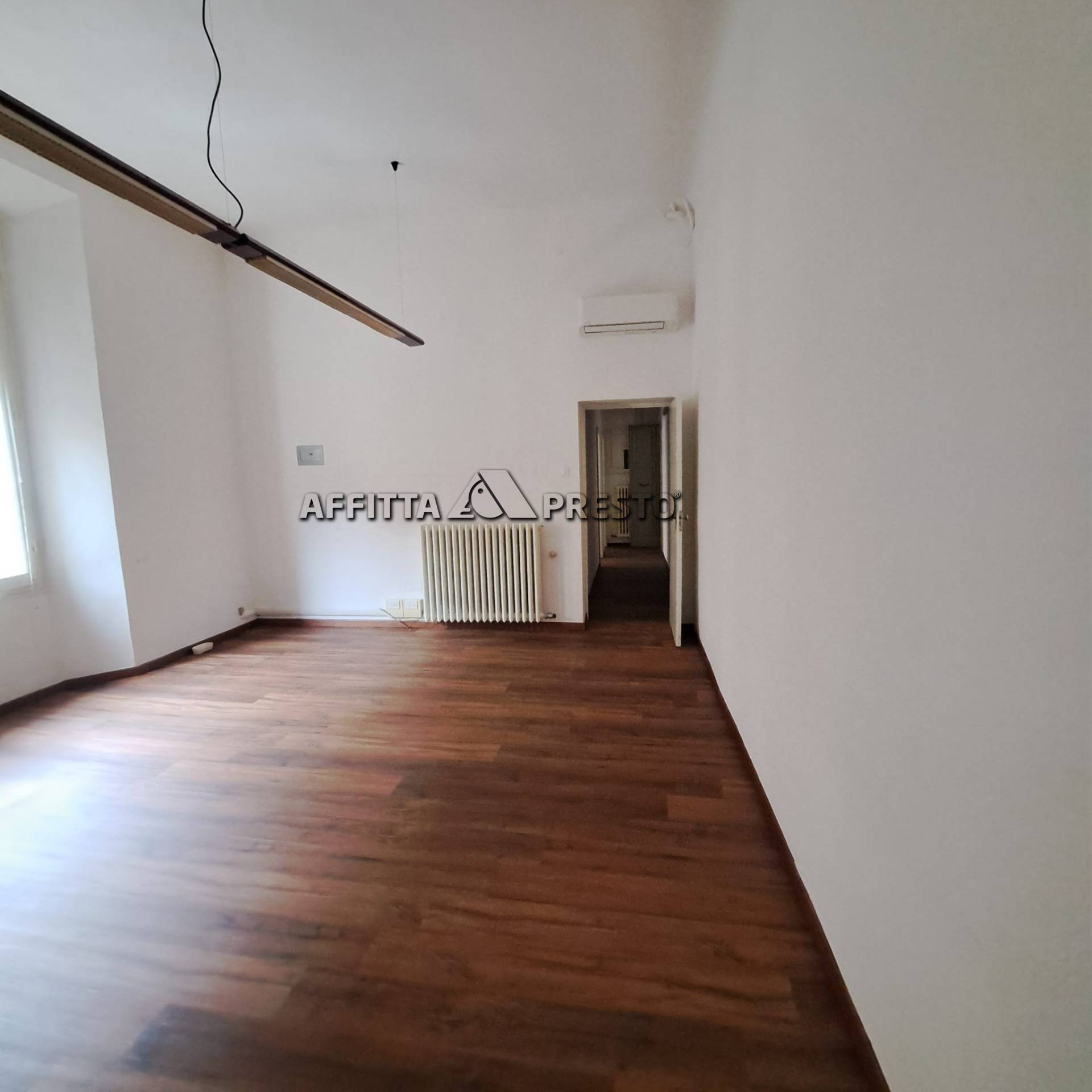 Ufficio in affitto a Forl, Centro