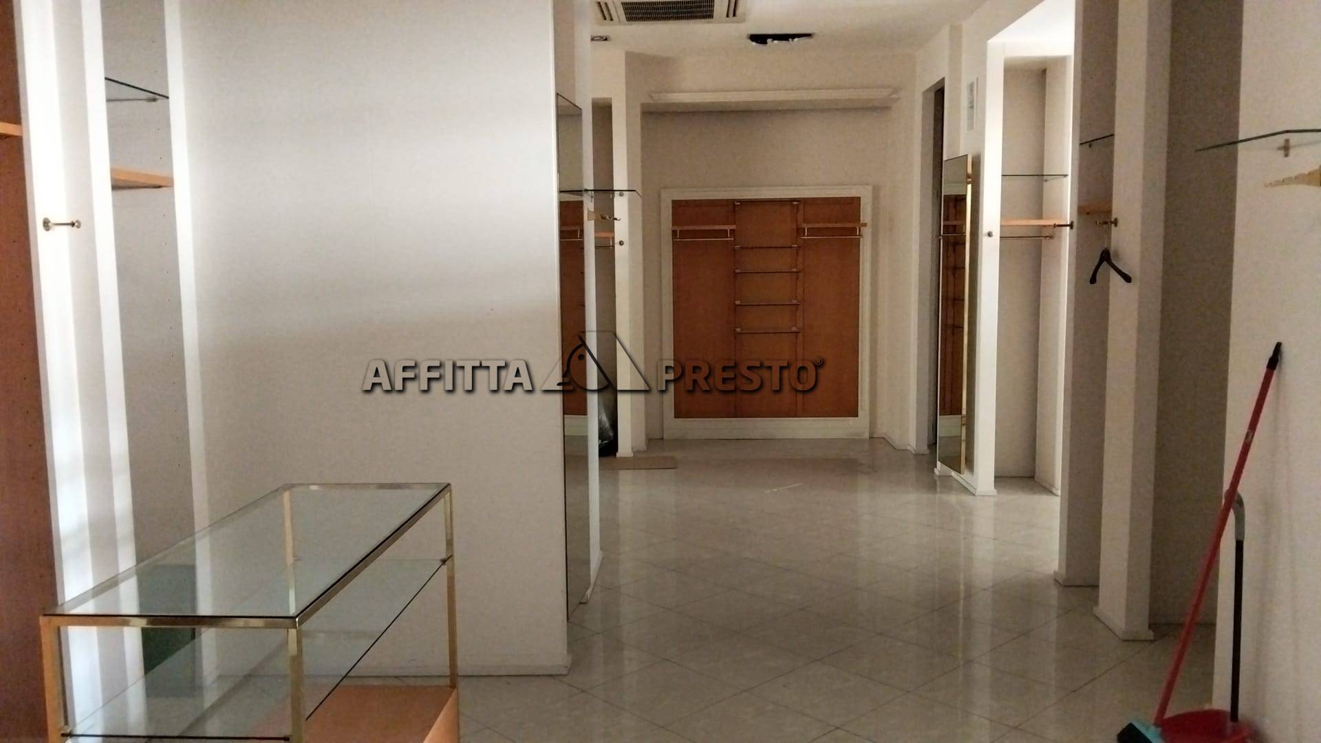 Negozio in affitto a Forl, Forl