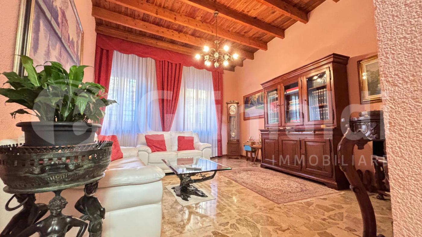 Casa indipendente con giardino a Cassinetta di Lugagnano