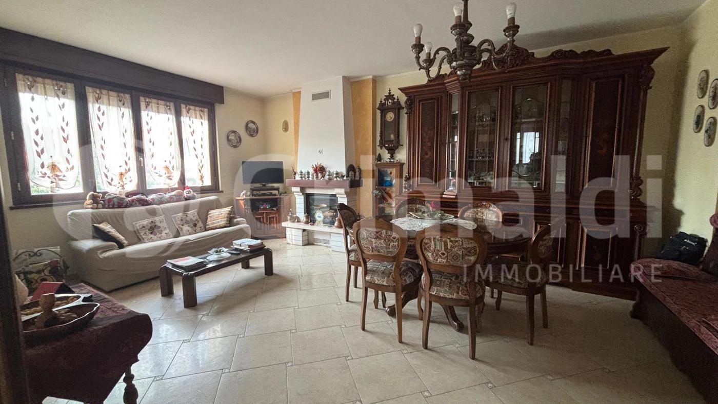 Villa Bifamiliare con giardino a Albairate