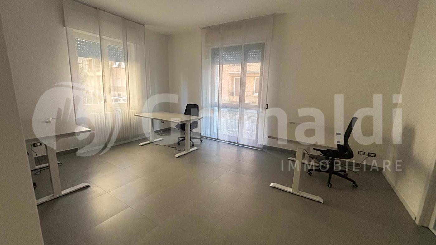 Ufficio ristrutturato a Magenta