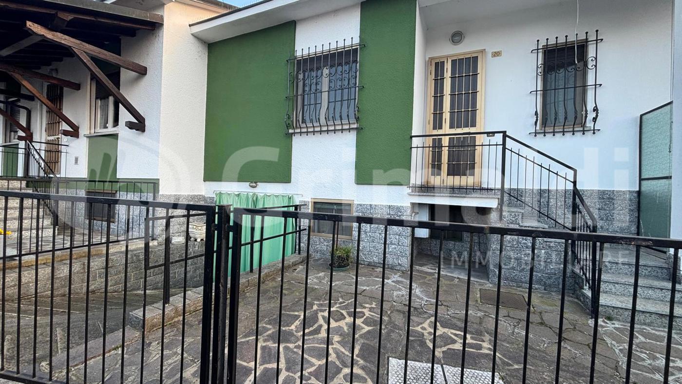 Casa indipendente da ristrutturare a Ozzero