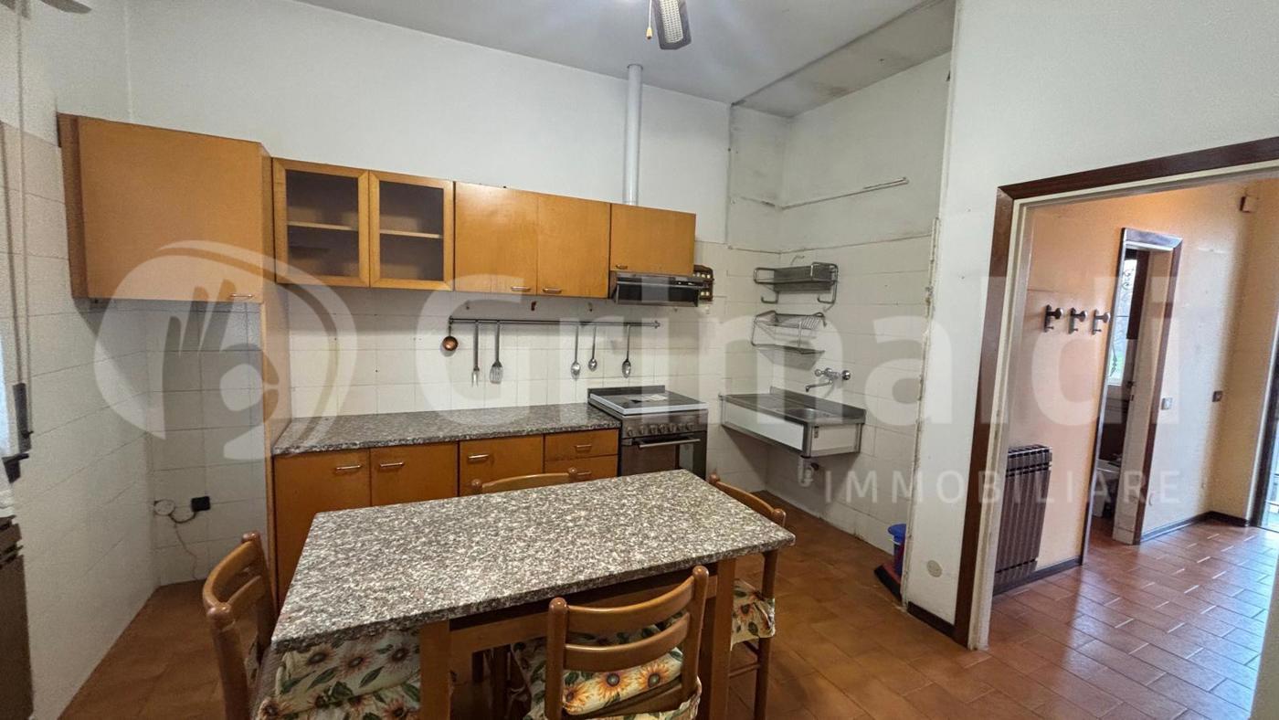 Casa indipendente da ristrutturare a Ozzero