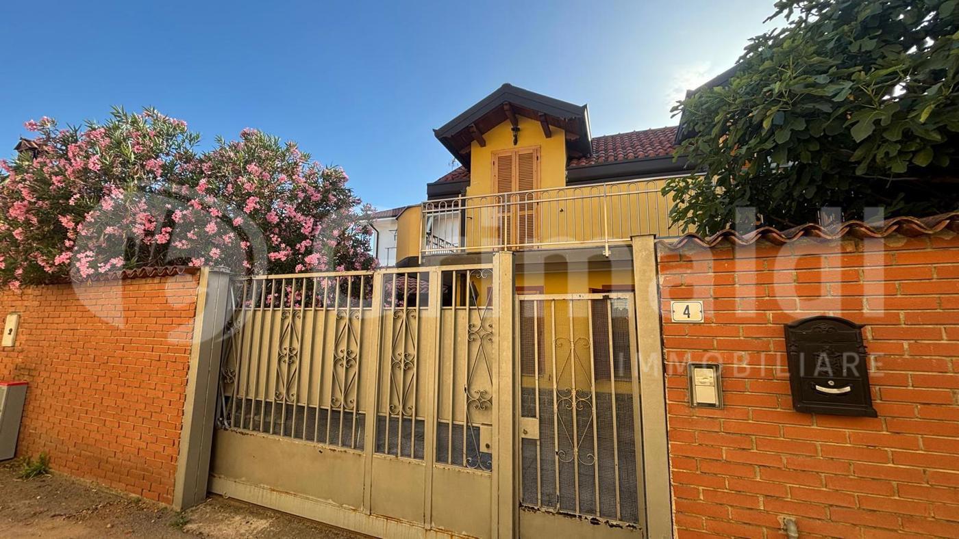 Villa con giardino a Corbetta