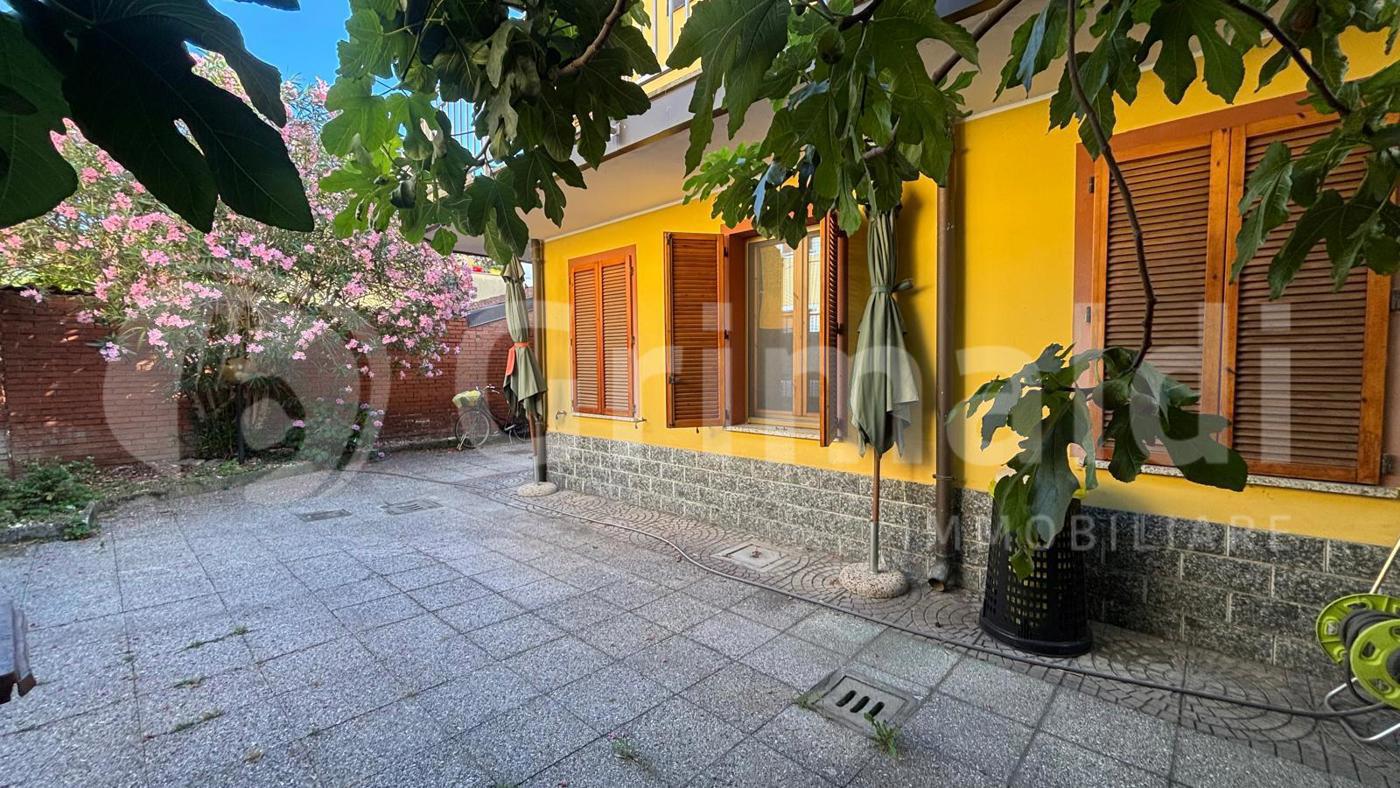 Villa con giardino a Corbetta