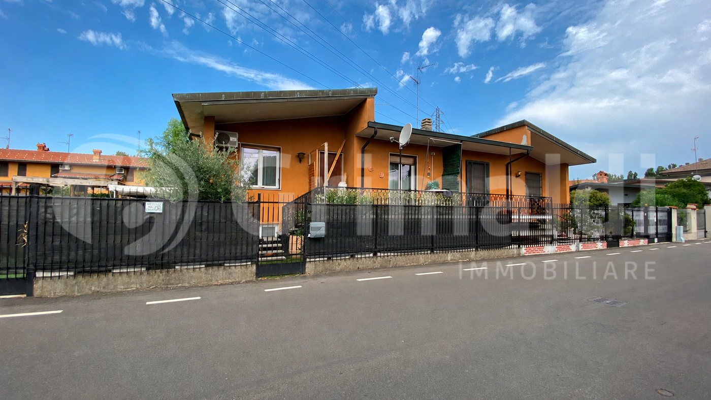 Villa Bifamiliare con giardino a Corbetta