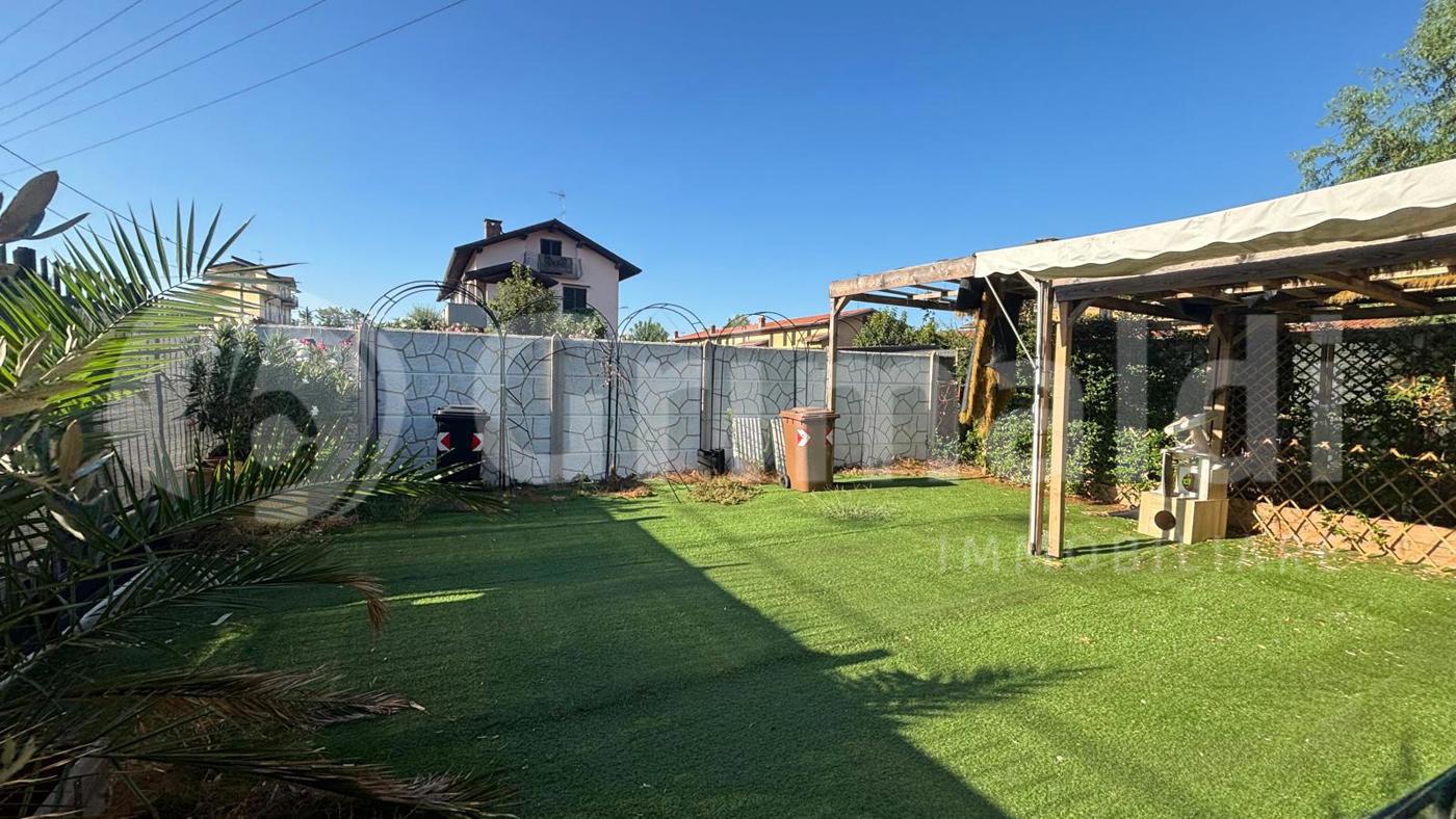 Villa Bifamiliare con giardino a Corbetta