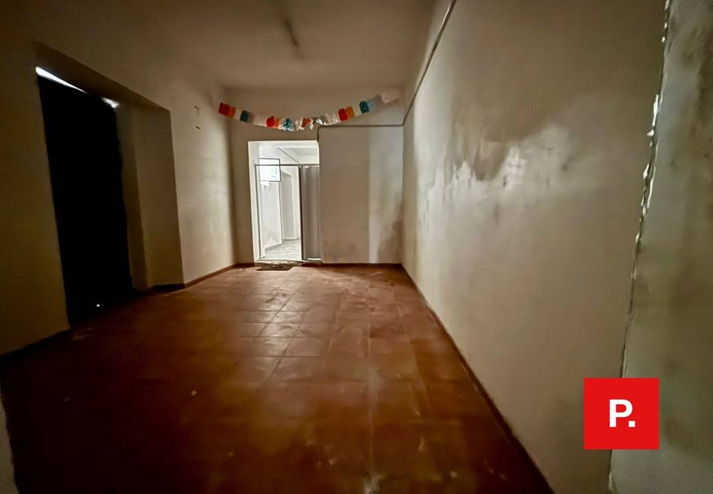 Locale commerciale in affitto a Caserta, Centro