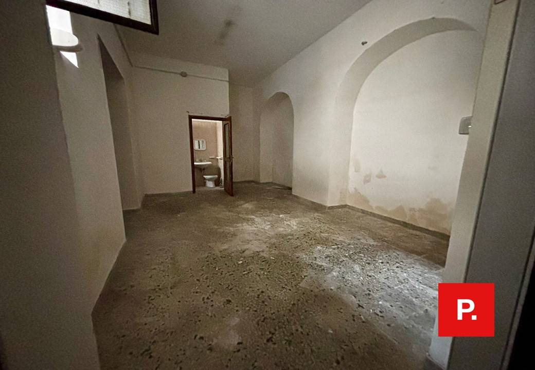 Locale commerciale in affitto a Caserta, Centro