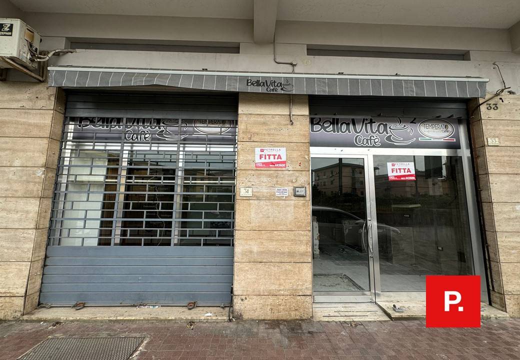 Locale commerciale in affitto a Caserta, Caserta Ferrarecce