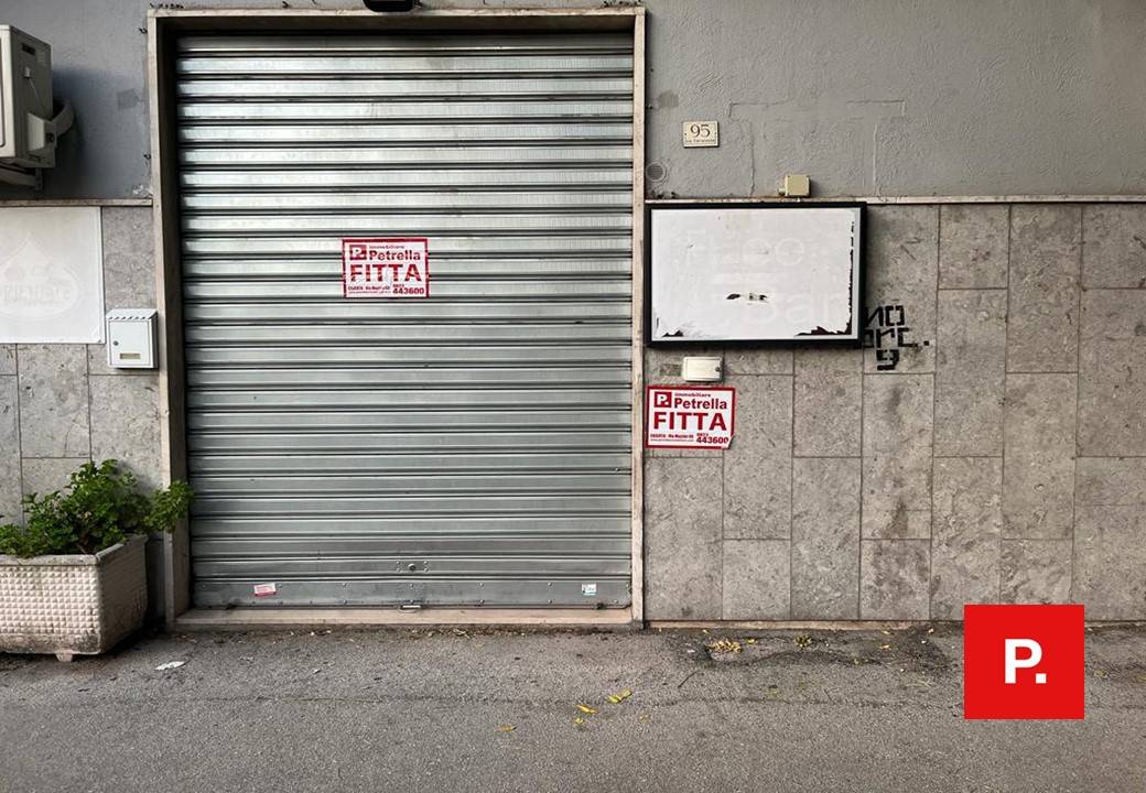 Locale commerciale in affitto a Caserta, Caserta Ferrarecce