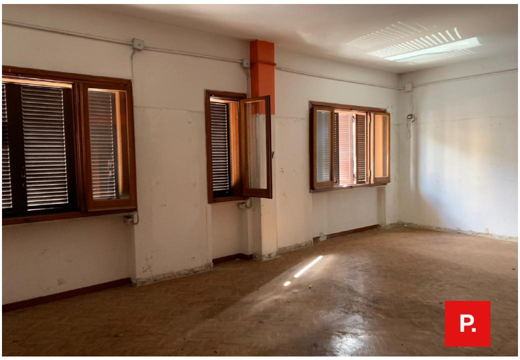 Locale commerciale in affitto a San Nicola la Strada