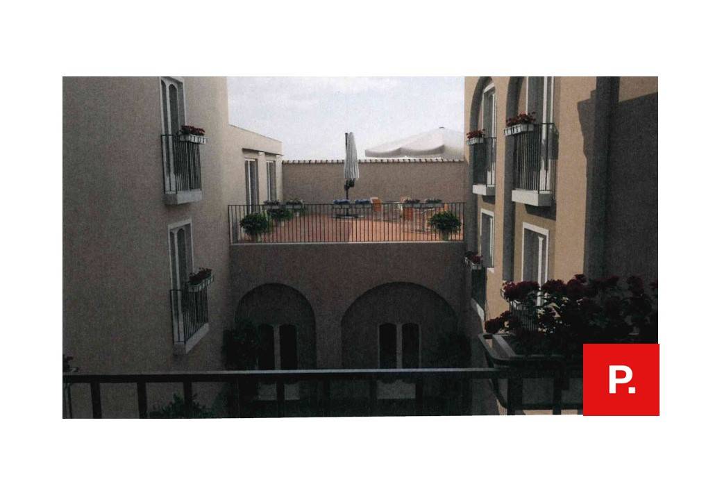 Locale commerciale in affitto a Caserta, Centro