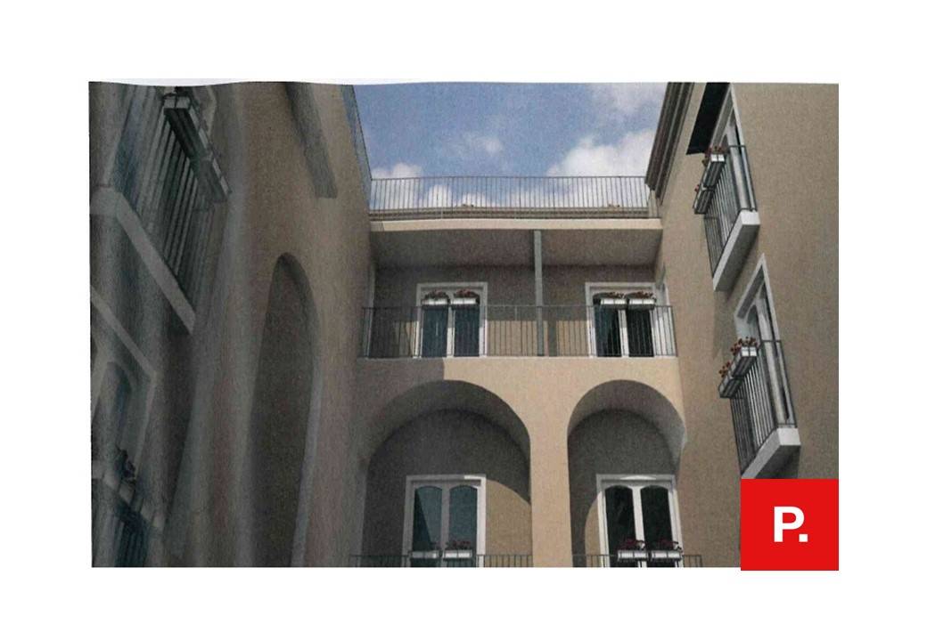 Locale commerciale in affitto a Caserta, Centro