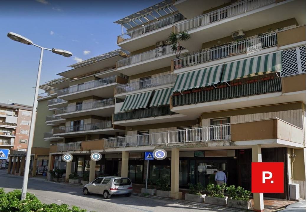 Locale commerciale in vendita a Santa Maria Capua Vetere