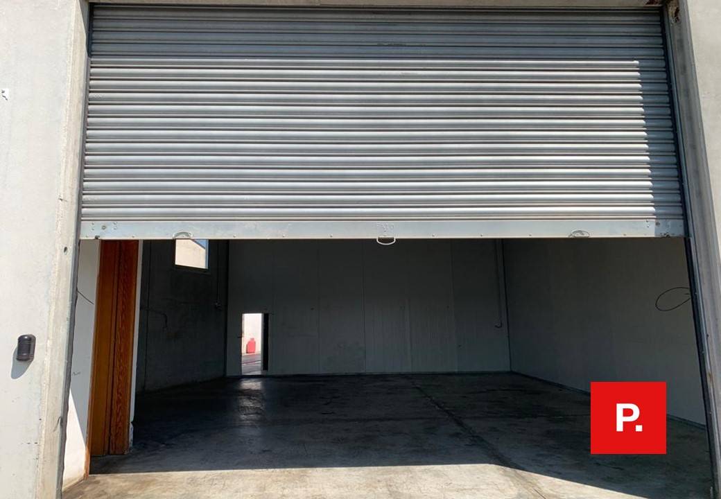 Locale commerciale in affitto a Sparanise