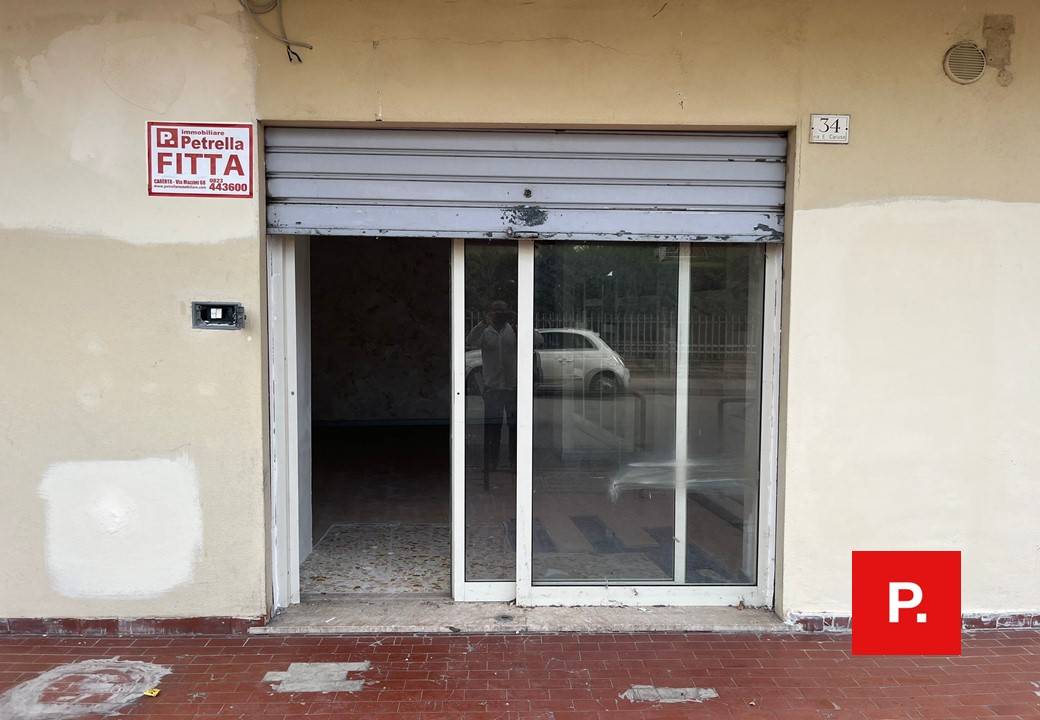 Locale commerciale in affitto a Caserta, Caserta 2 (Centuriano)