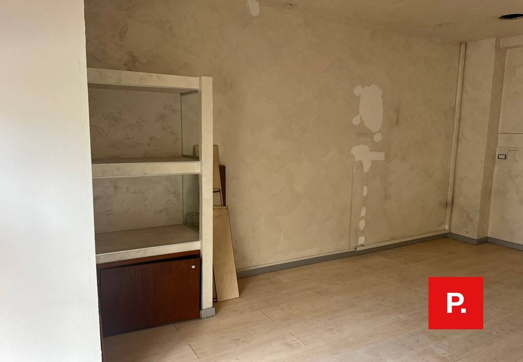 Locale commerciale in affitto a Caserta, Caserta 2 (Centuriano)