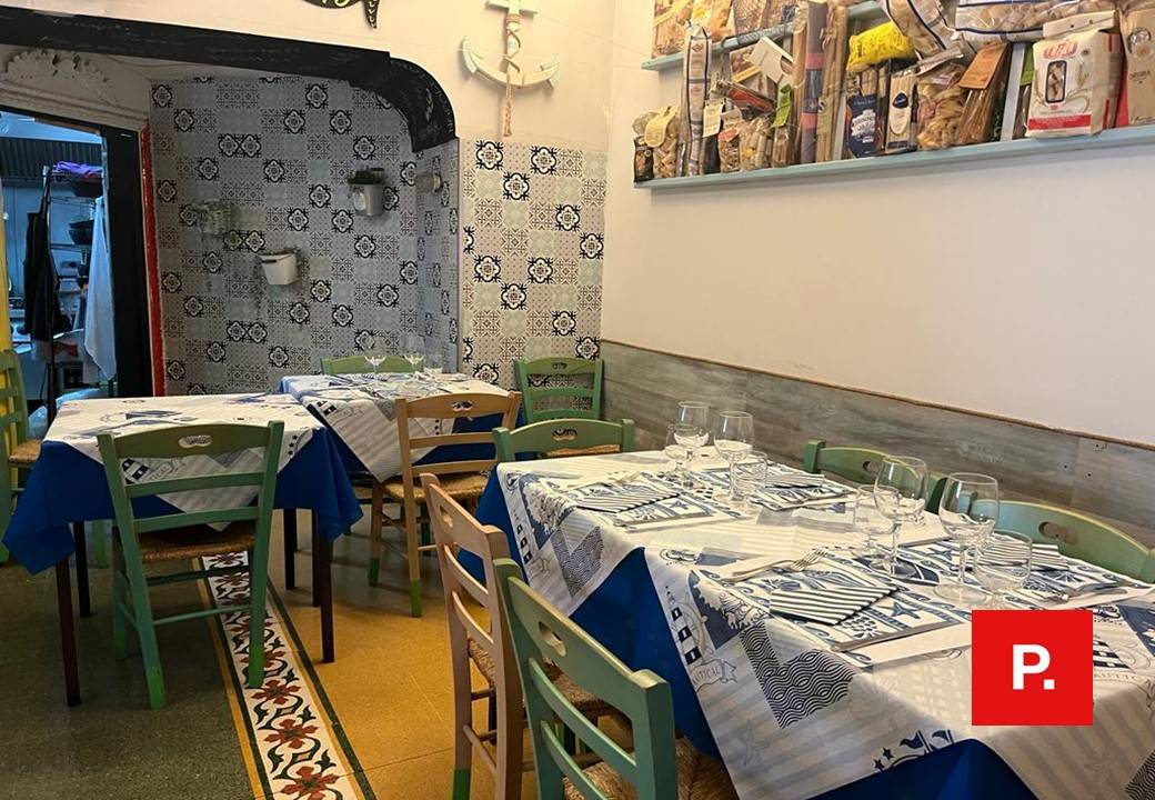 Locale commerciale in vendita a Caserta, Centro