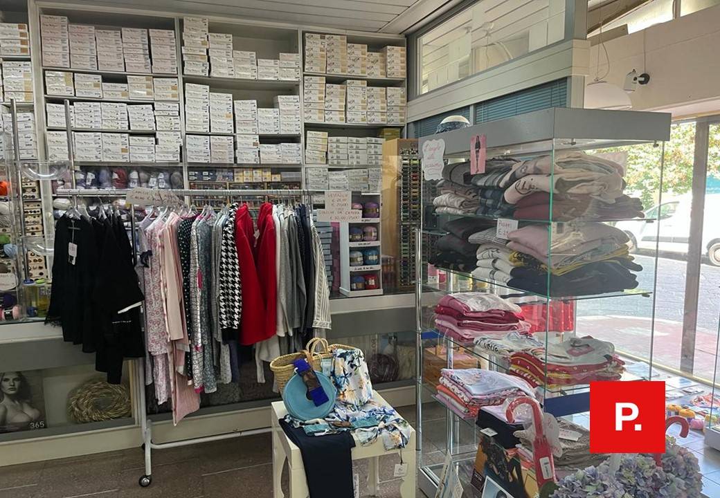 Locale commerciale in affitto a Caserta, Centro