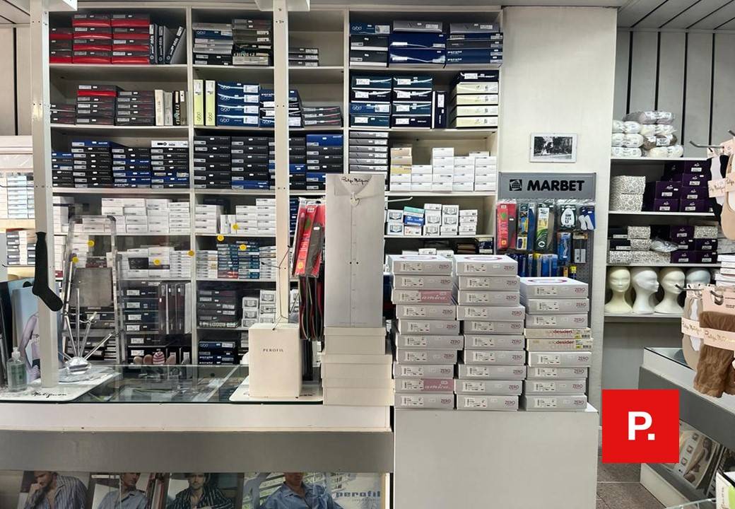 Locale commerciale in affitto a Caserta, Centro