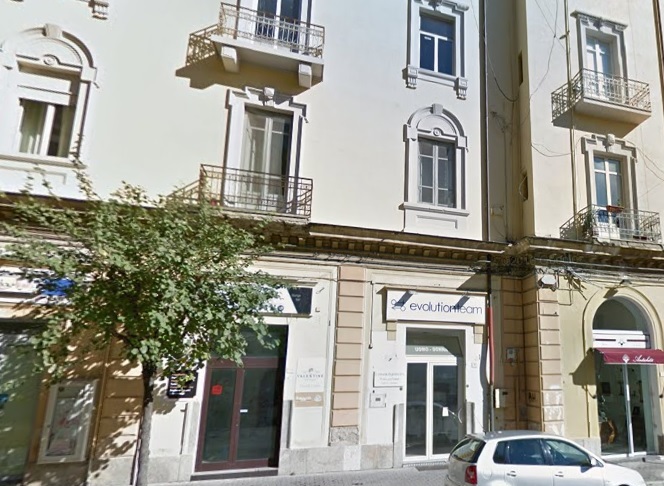 Locale commerciale in affitto a Caserta, Centro