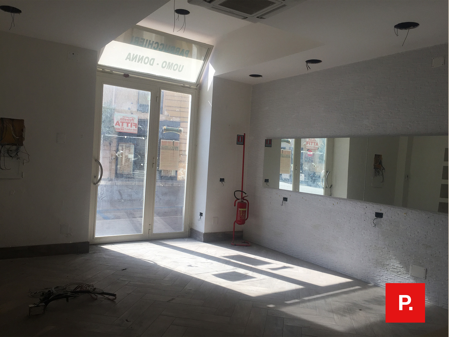 Locale commerciale in affitto a Caserta, Centro