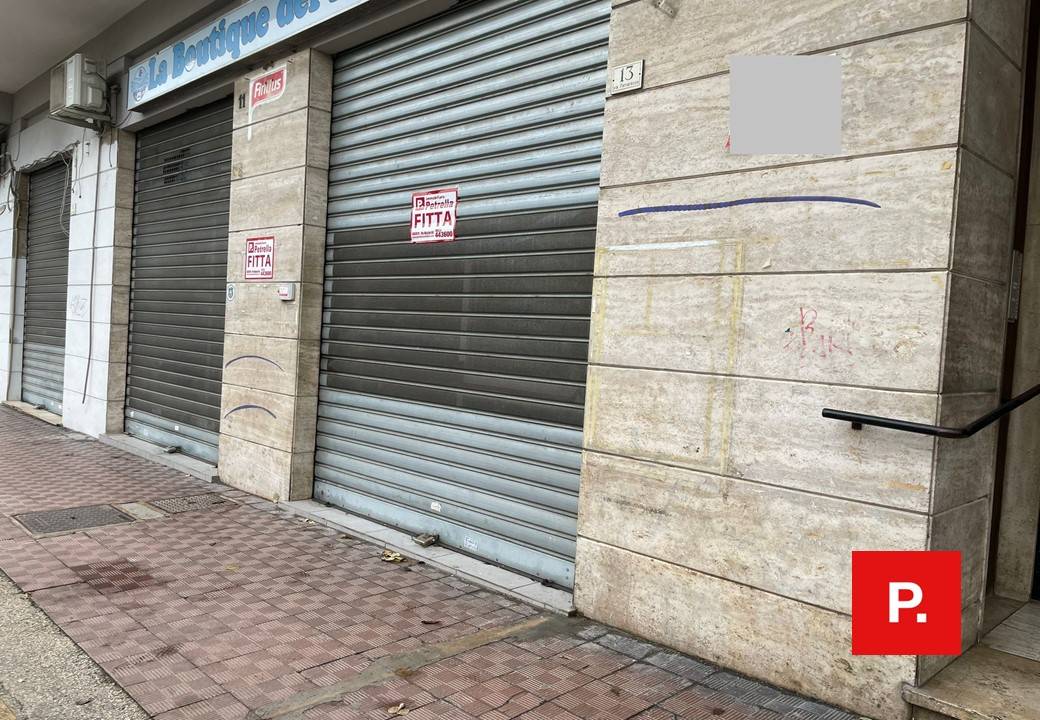 Locale commerciale in affitto a Caserta, Caserta Ferrarecce