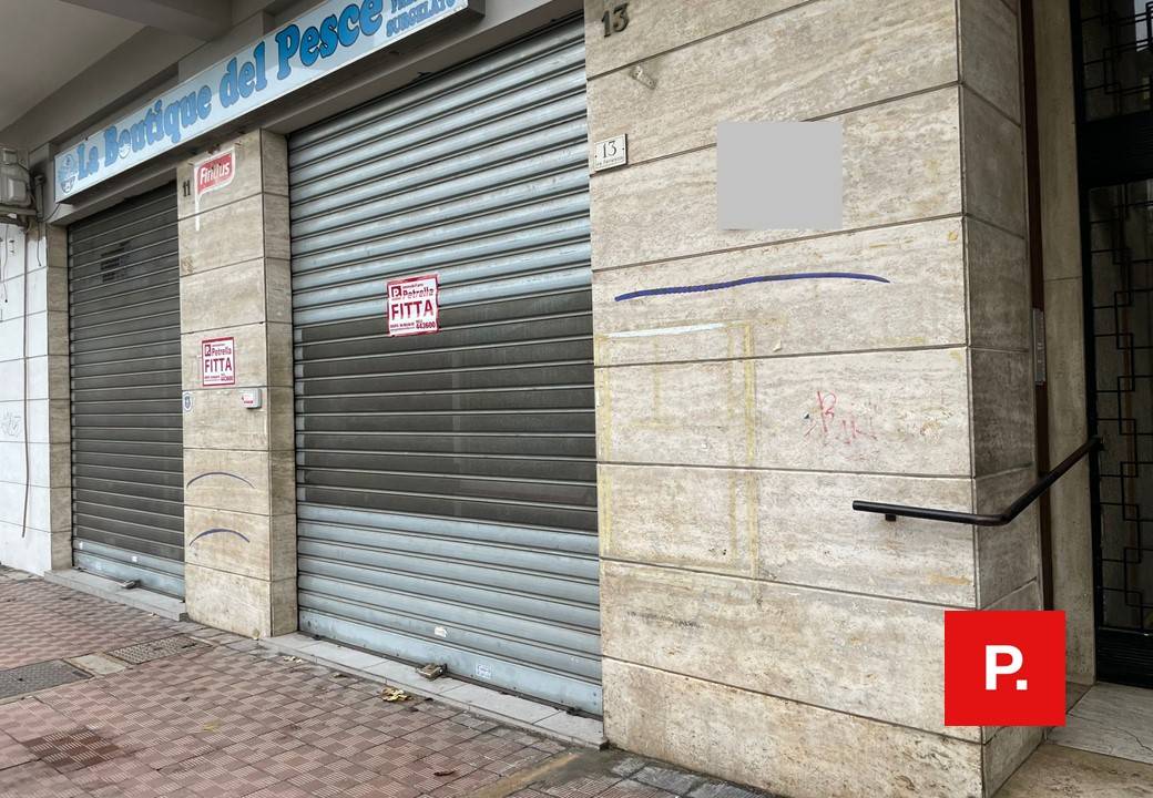 Locale commerciale in affitto a Caserta, Caserta Ferrarecce