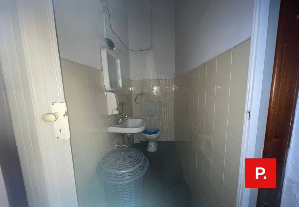 Locale commerciale in affitto a Caserta, Caserta Ferrarecce