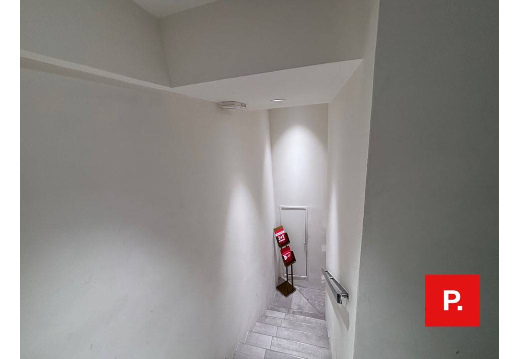 Locale commerciale in affitto a Caserta, Centro