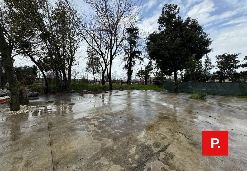 Locale commerciale in vendita a Caserta