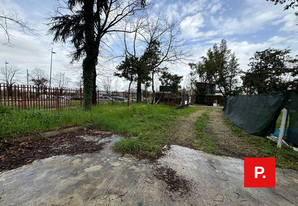 Locale commerciale in vendita a Caserta