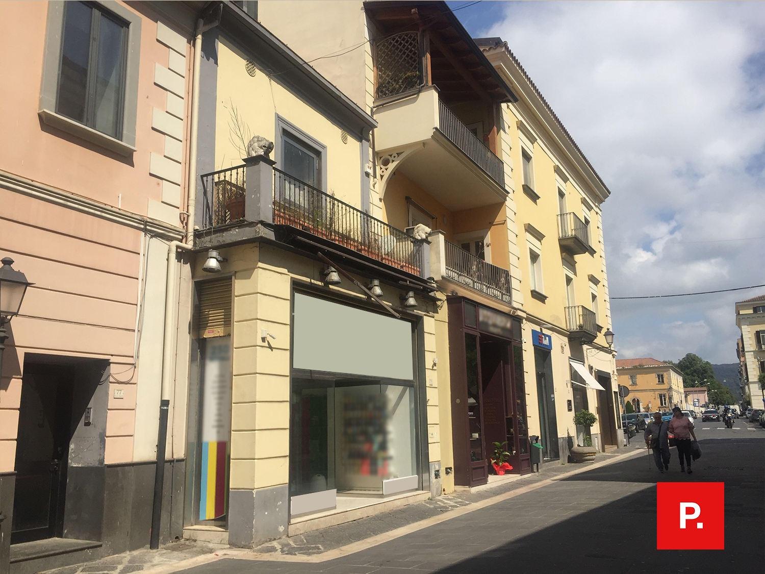 Locale commerciale in vendita a Caserta, Centro