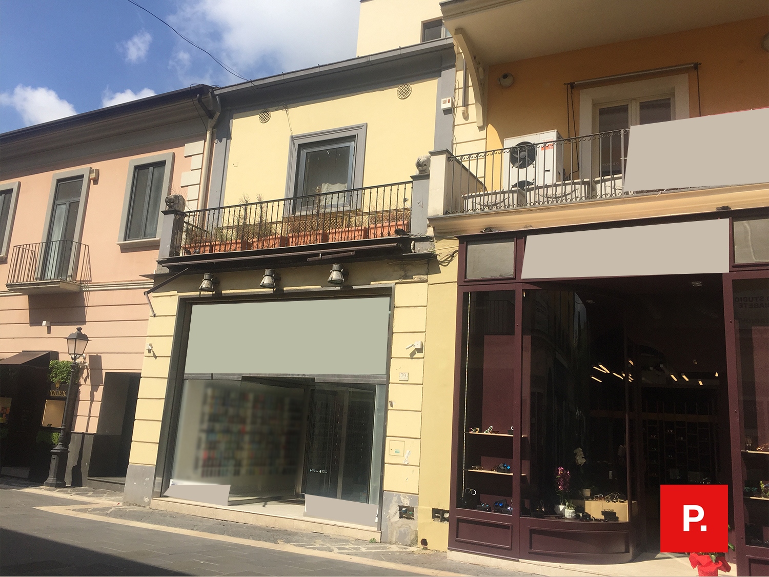 Locale commerciale in vendita a Caserta, Centro